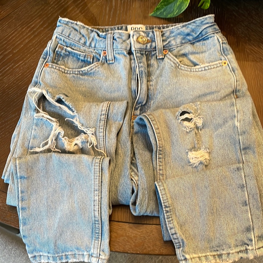 BDG Urban Outfitters Mom Jeans Size W 25 L 32